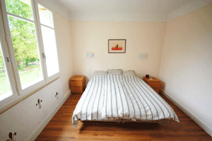 lA Garonne Bedroom